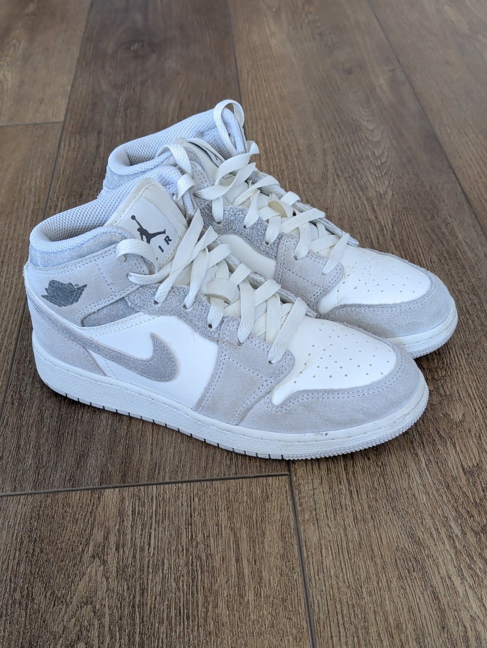 Air Jordan 1 Mid SE Light Grey & White Sneakers